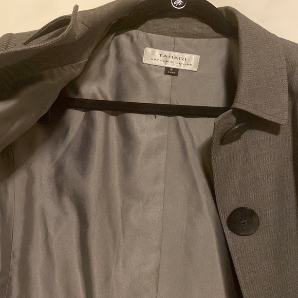 Two Piece Gray Tahari Suit Size 8 - Picture 5 of 10